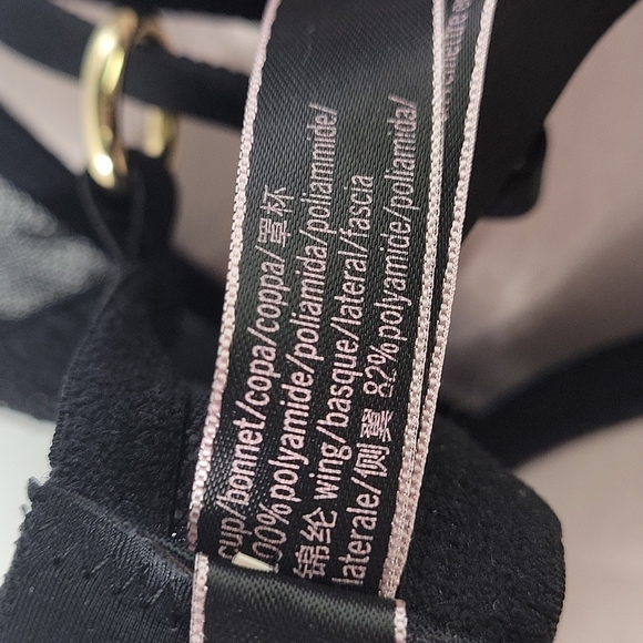 32DD Victoria's Secret Push Up black bra with gold rings - Picture 9 of 12